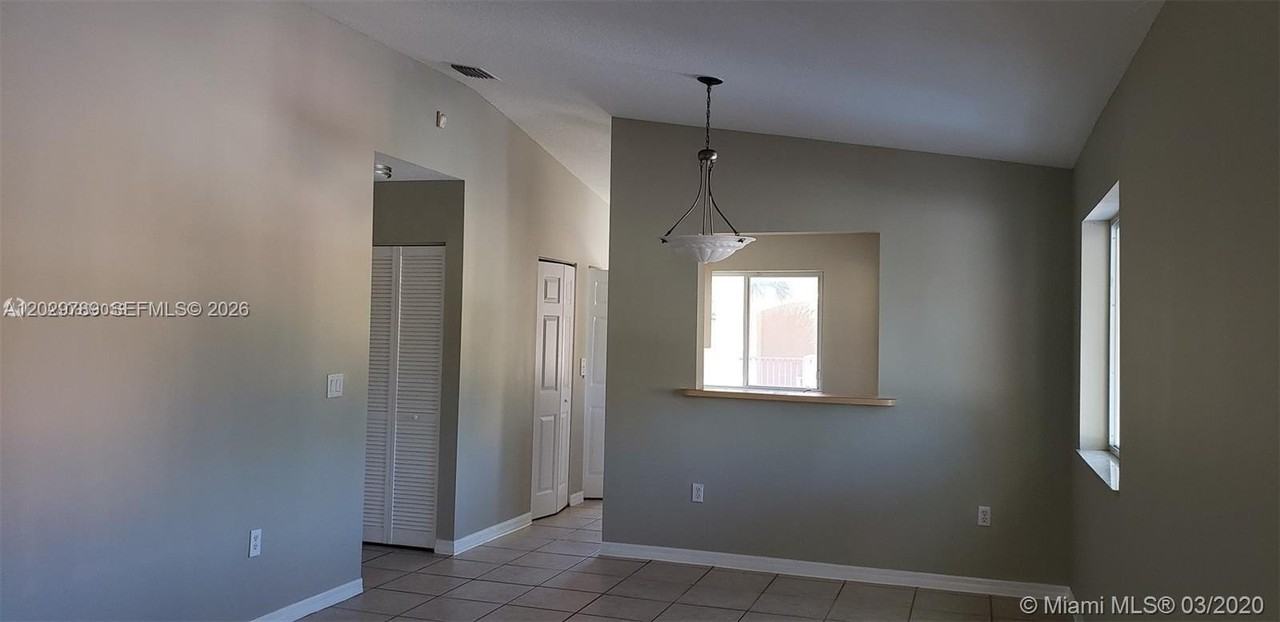 7901 Nw 6th St #204 - Photo 4 of 28
