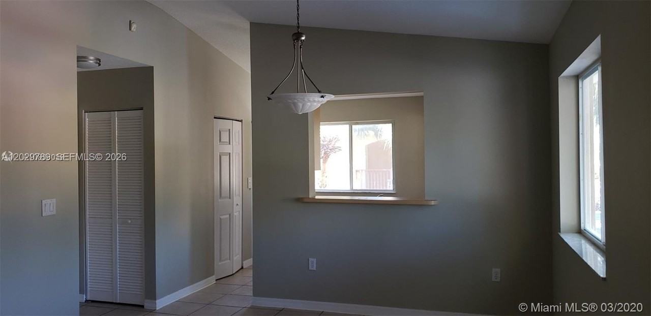 7901 Nw 6th St #204 - Photo 5 of 28