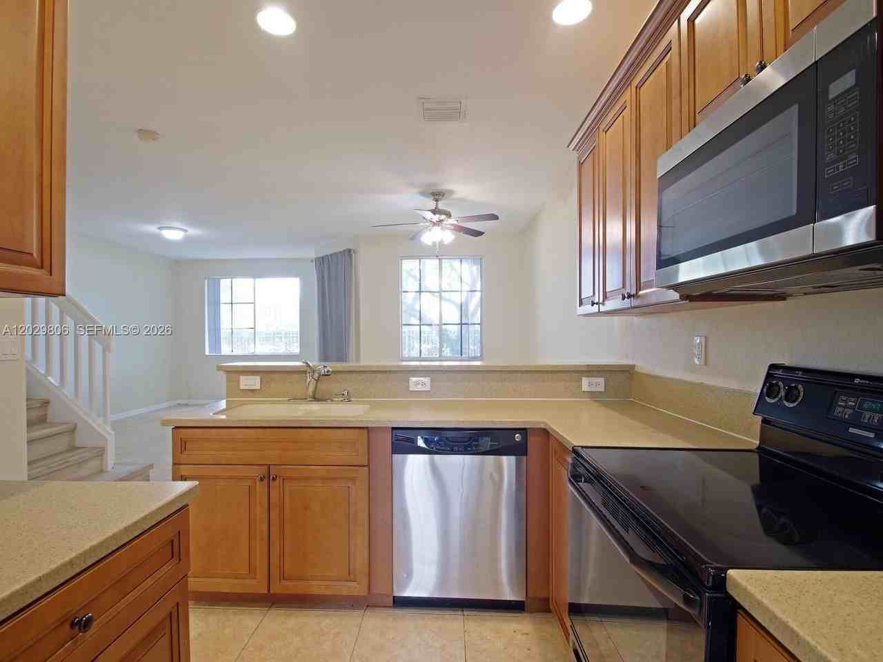 1904 Sw 60th Ave - Photo 2 of 32