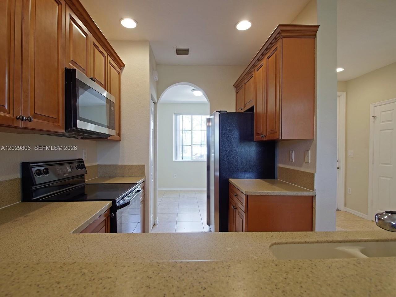 1904 Sw 60th Ave - Photo 3 of 32