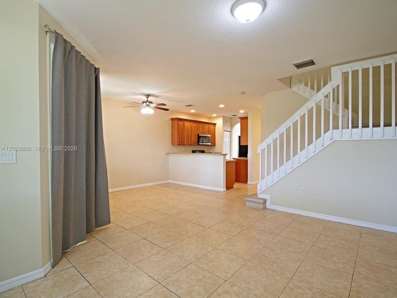 1904 Sw 60th Ave - Photo 4 of 32