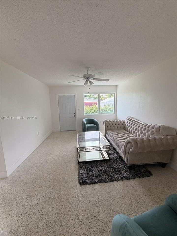 6875 Sw 25th Ter #6877 - Photo 7 of 11