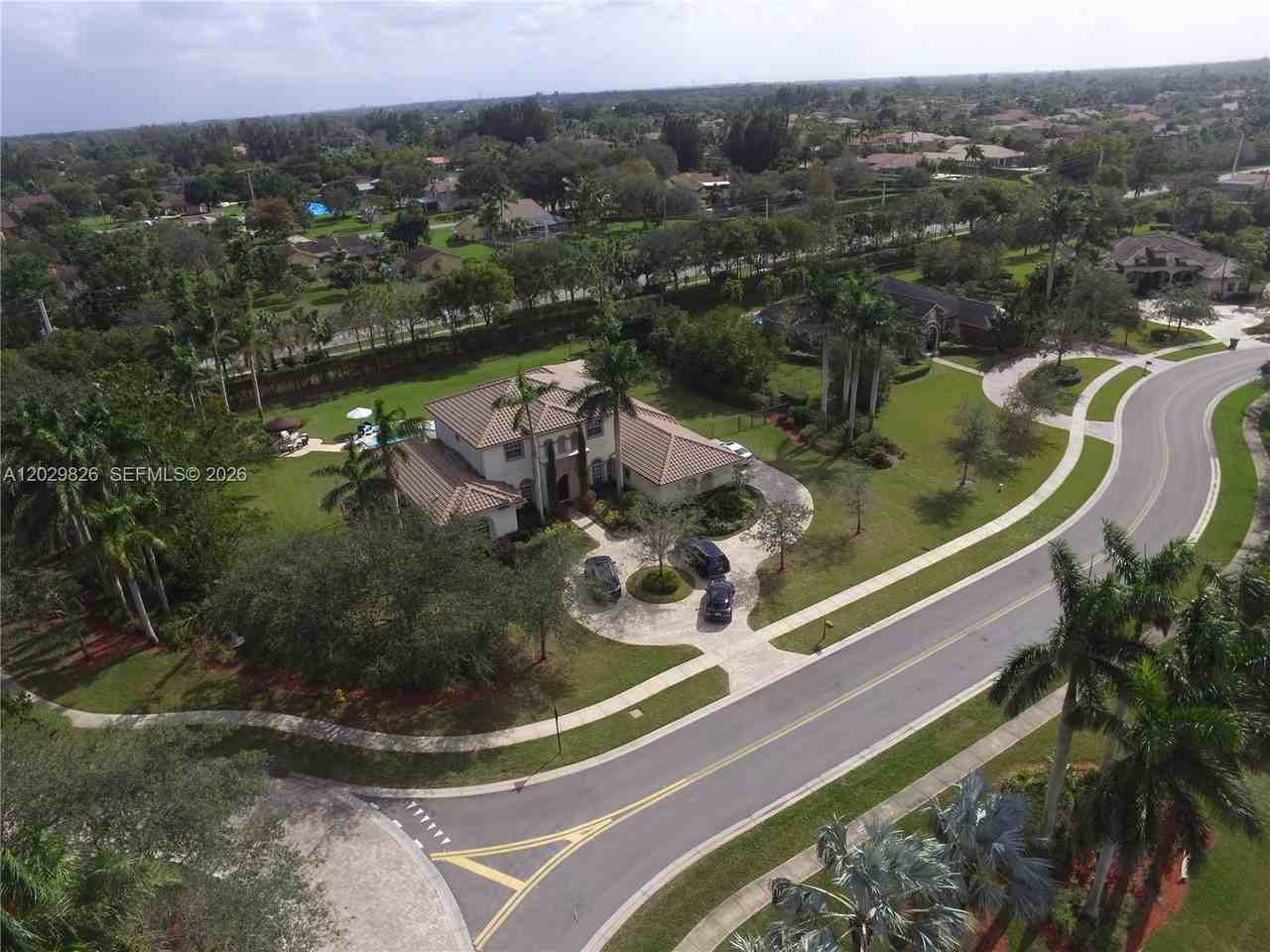 2750 Jockey Cir E - Photo 5 of 50