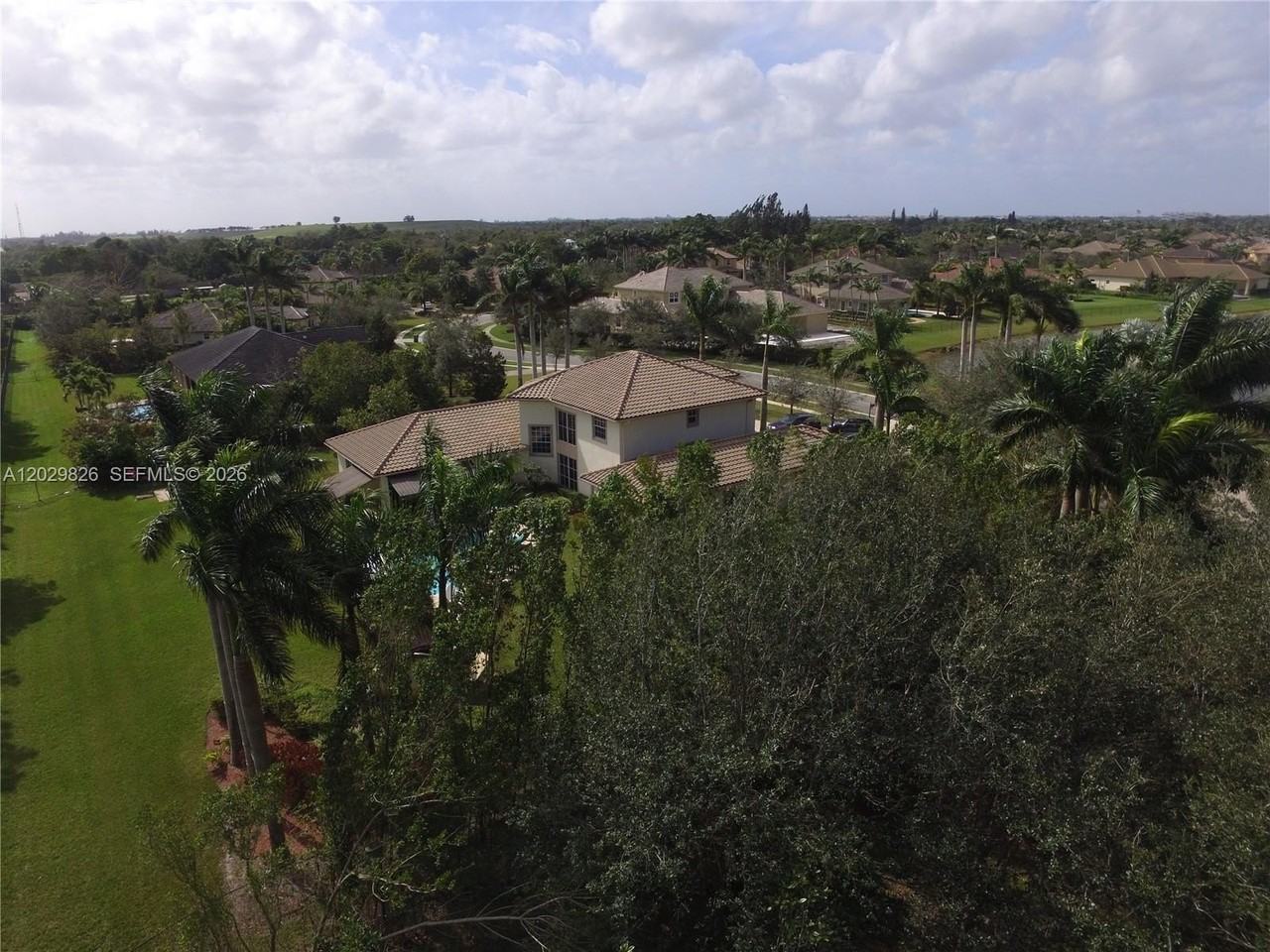 2750 Jockey Cir E - Photo 6 of 50