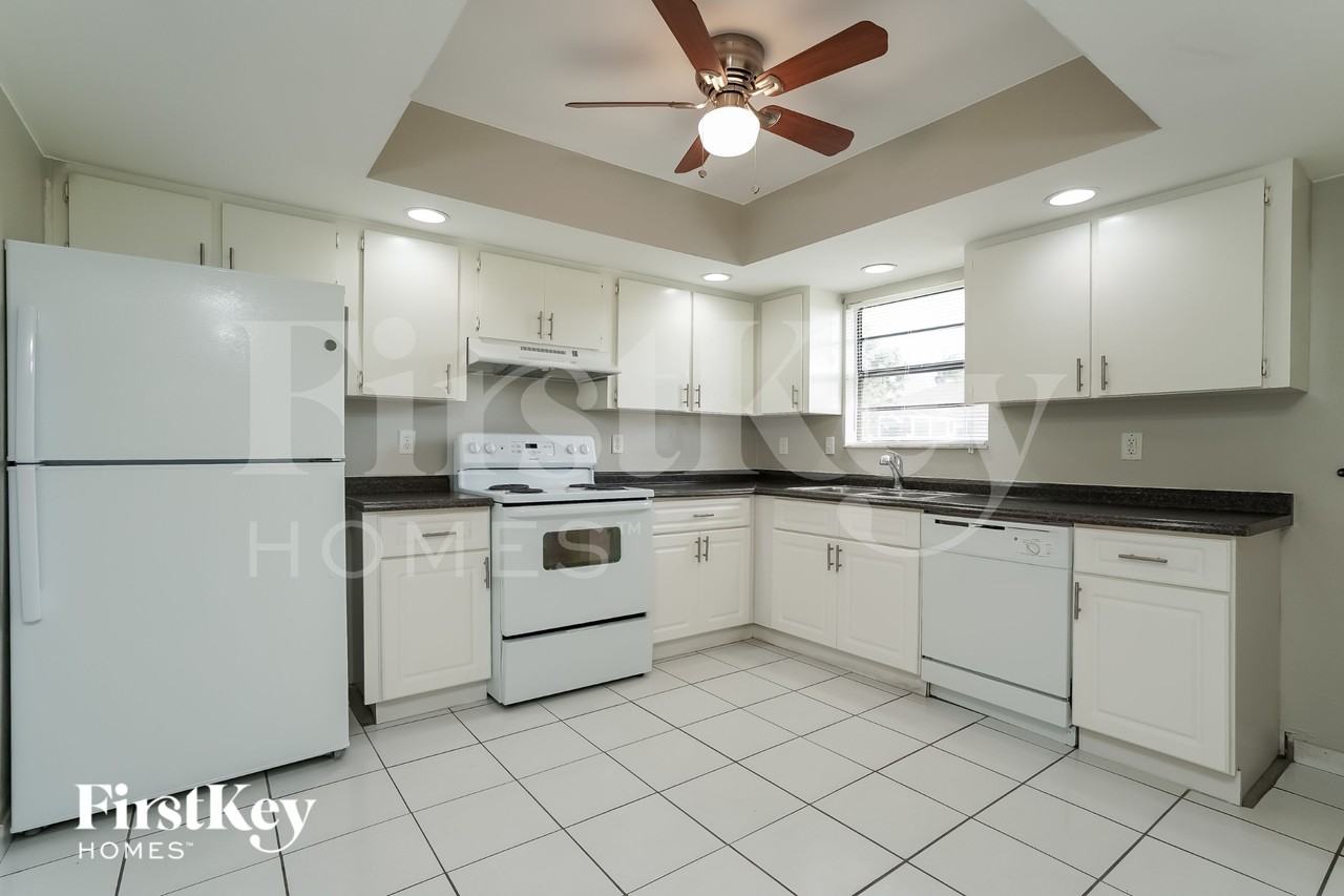 2603 Ne 4th Ave - Photo 5 of 15