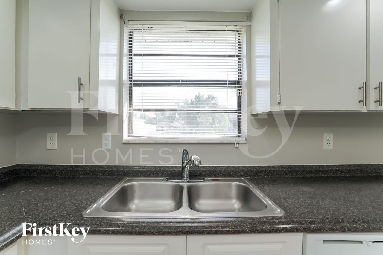2603 Ne 4th Ave - Photo 7 of 15
