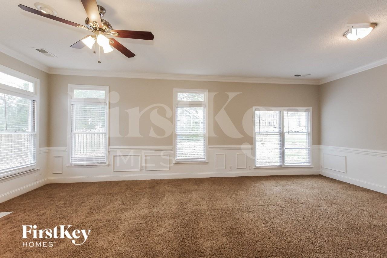 2601 Kirkholm Dr - Photo 2 of 15