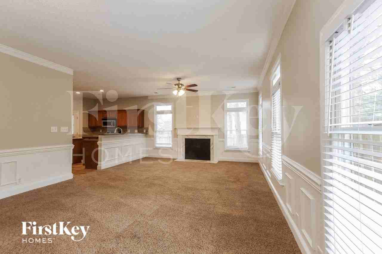 2601 Kirkholm Dr - Photo 3 of 15