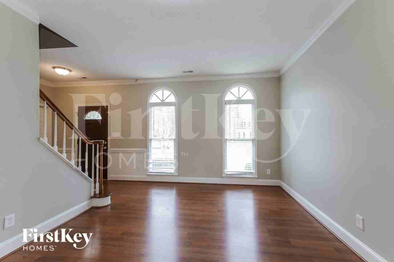 2601 Kirkholm Dr - Photo 4 of 15