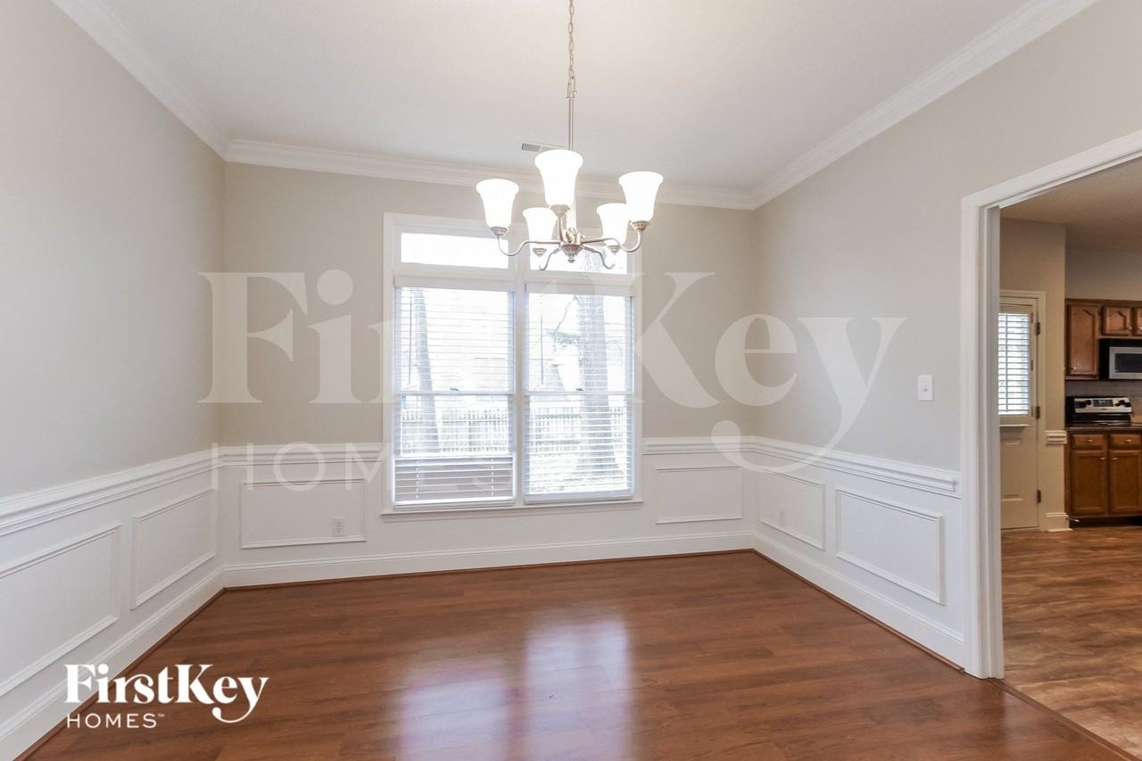 2601 Kirkholm Dr - Photo 5 of 15