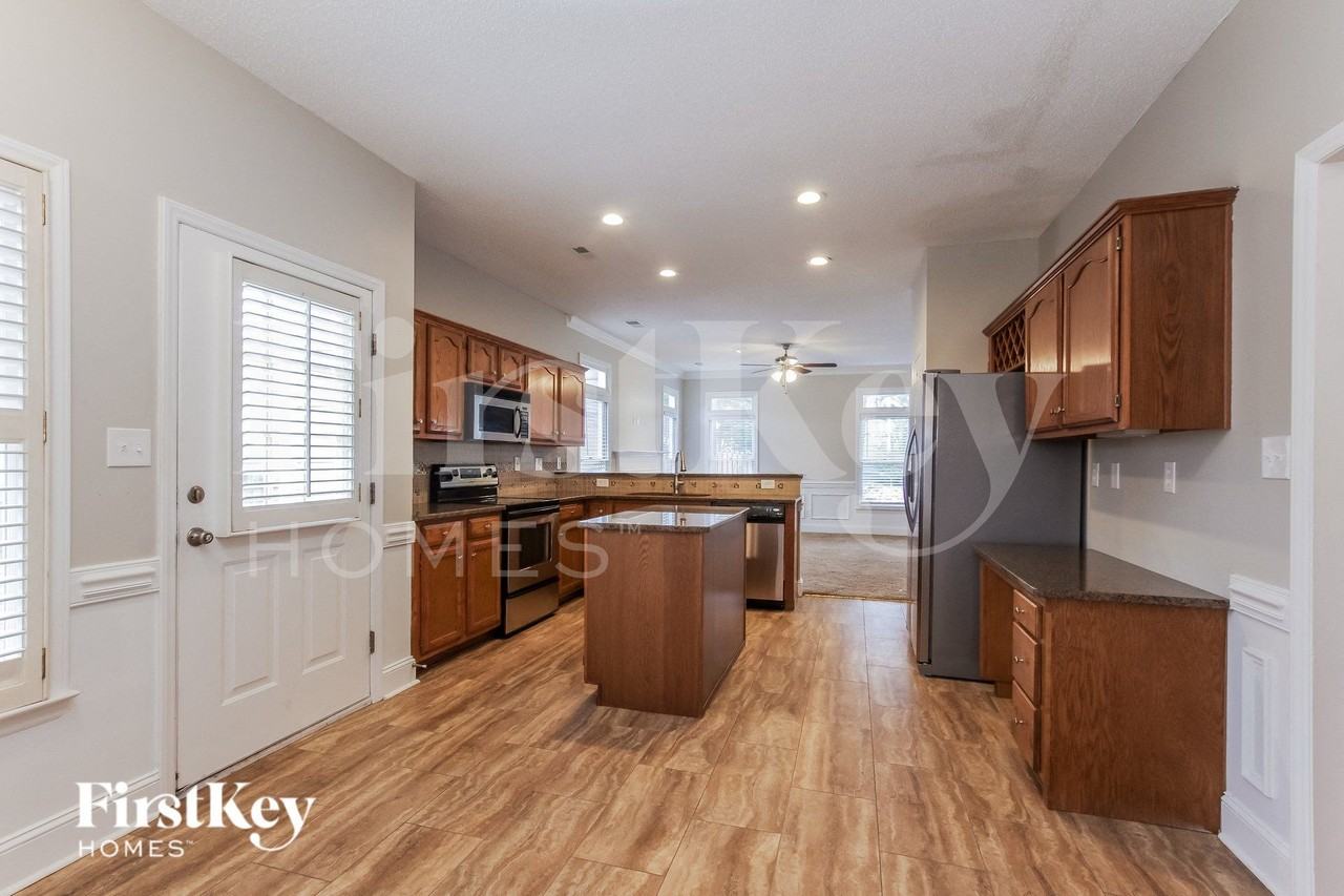 2601 Kirkholm Dr - Photo 6 of 15