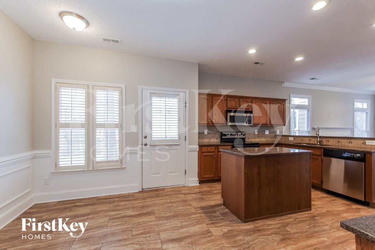 2601 Kirkholm Dr - Photo 7 of 15
