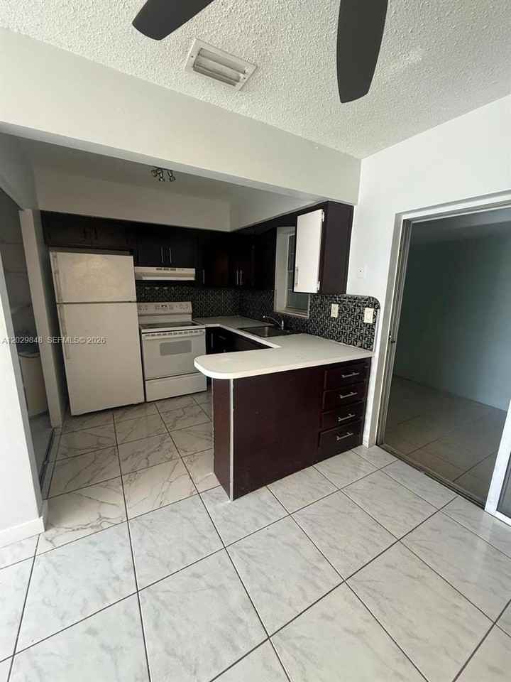 4132 Sw 24th St #1A - Photo 5 of 5