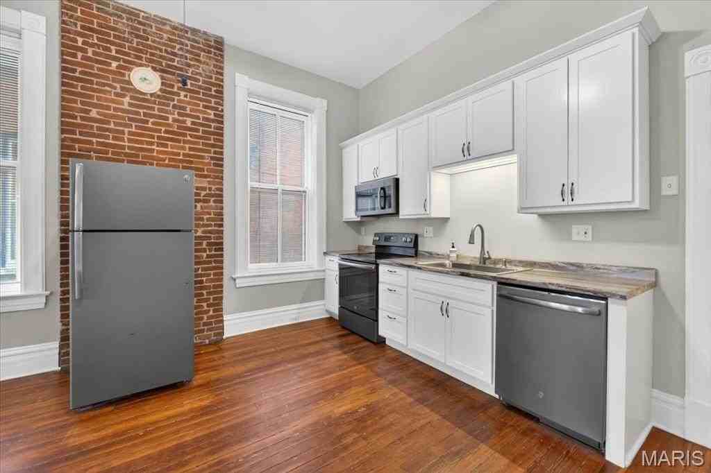 2416 S 13th St - Photo 6 of 27