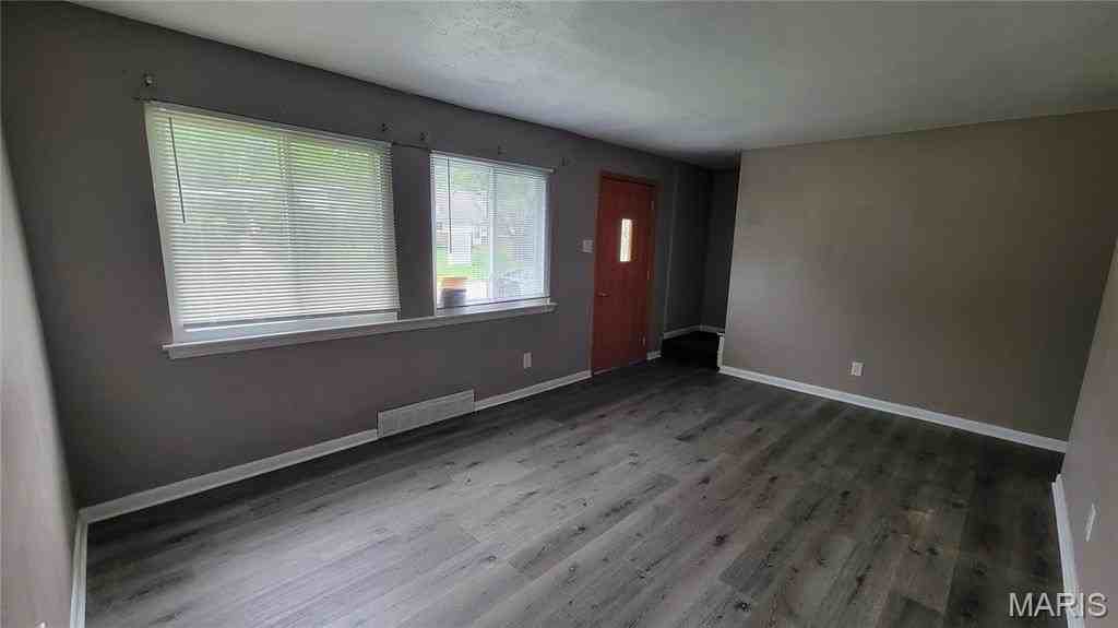 8720 Marcella Ave - Photo 2 of 15