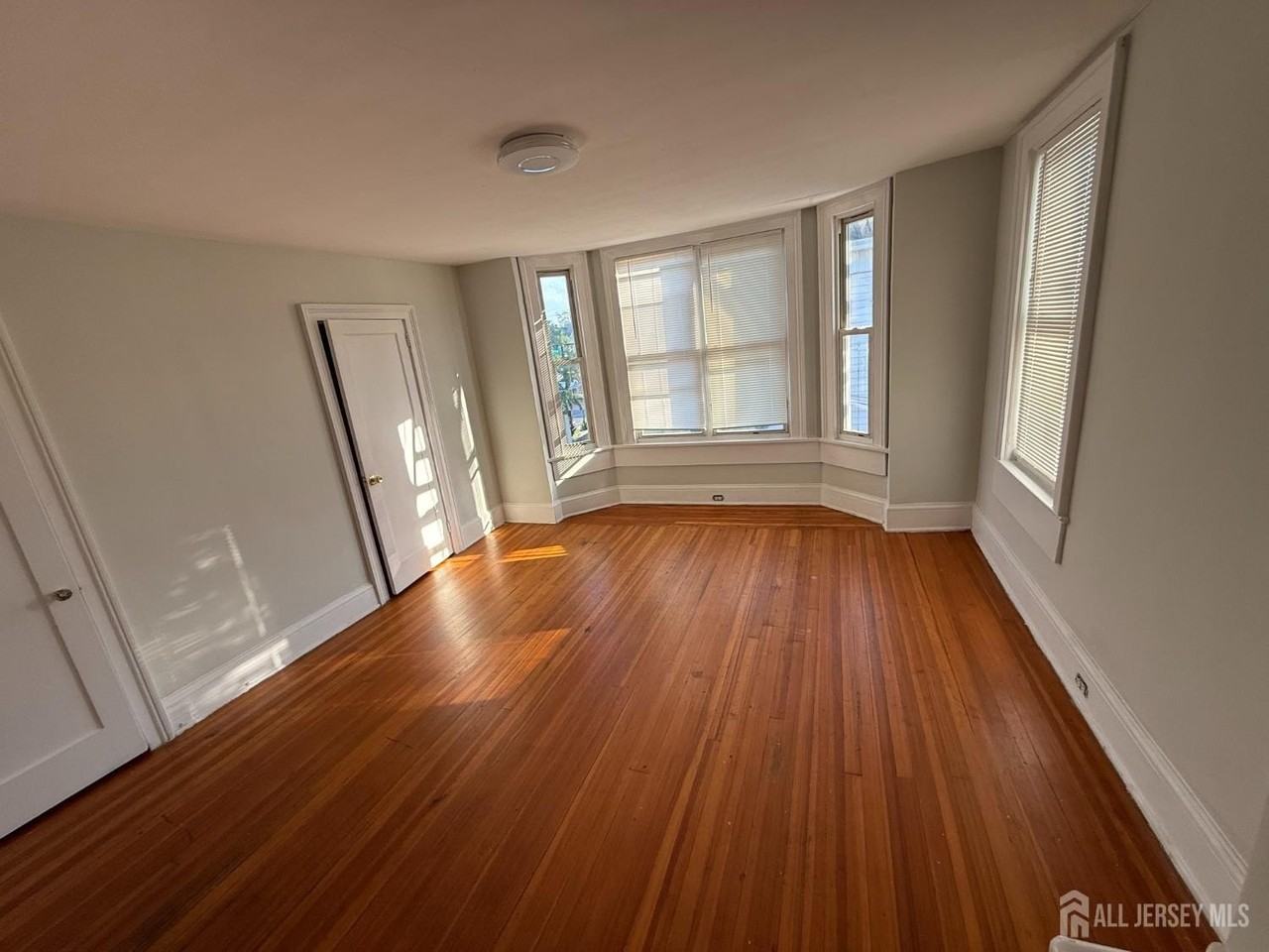 155 Livingston Ave - Photo 4 of 6