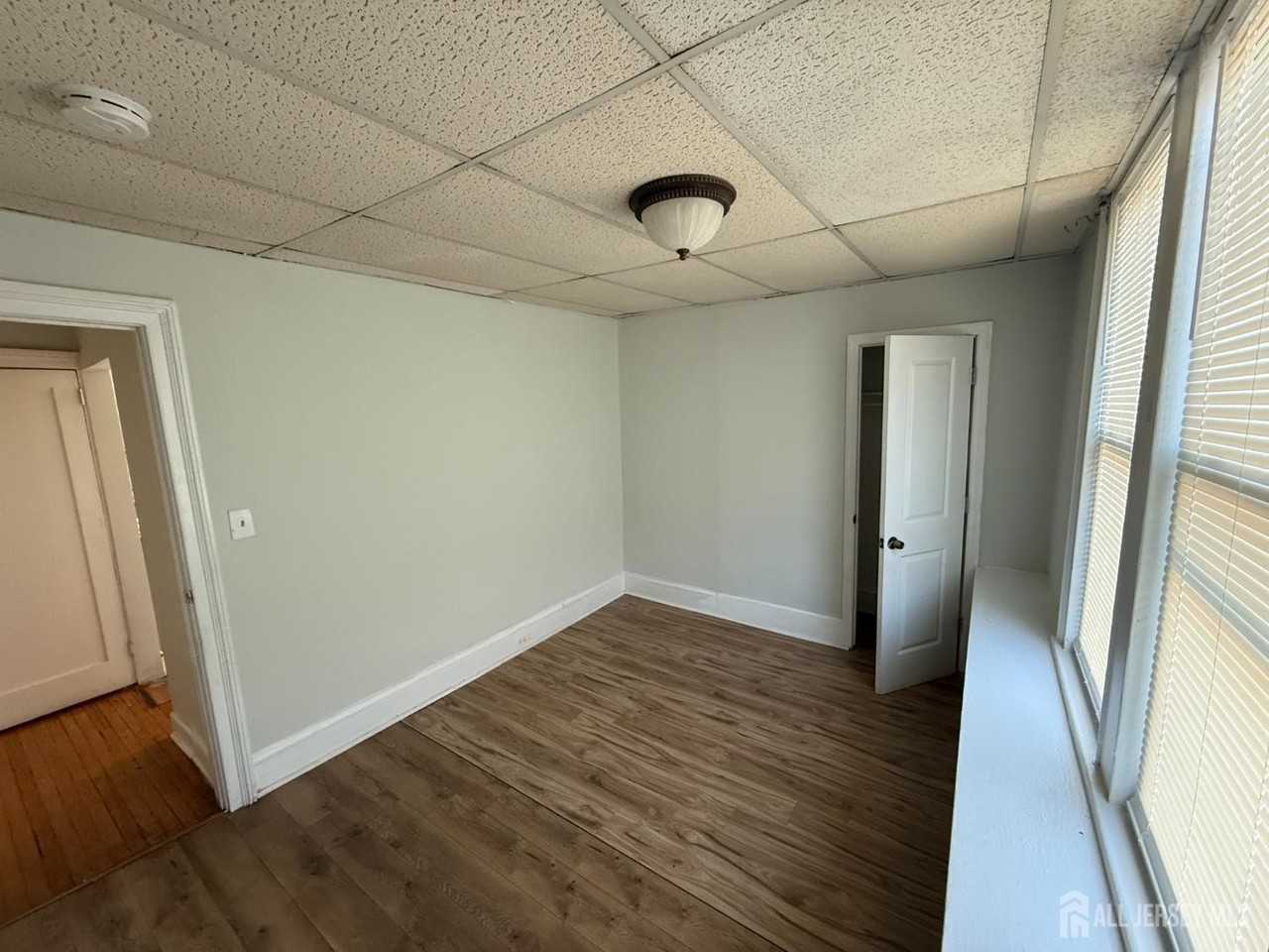 155 Livingston Ave - Photo 5 of 6