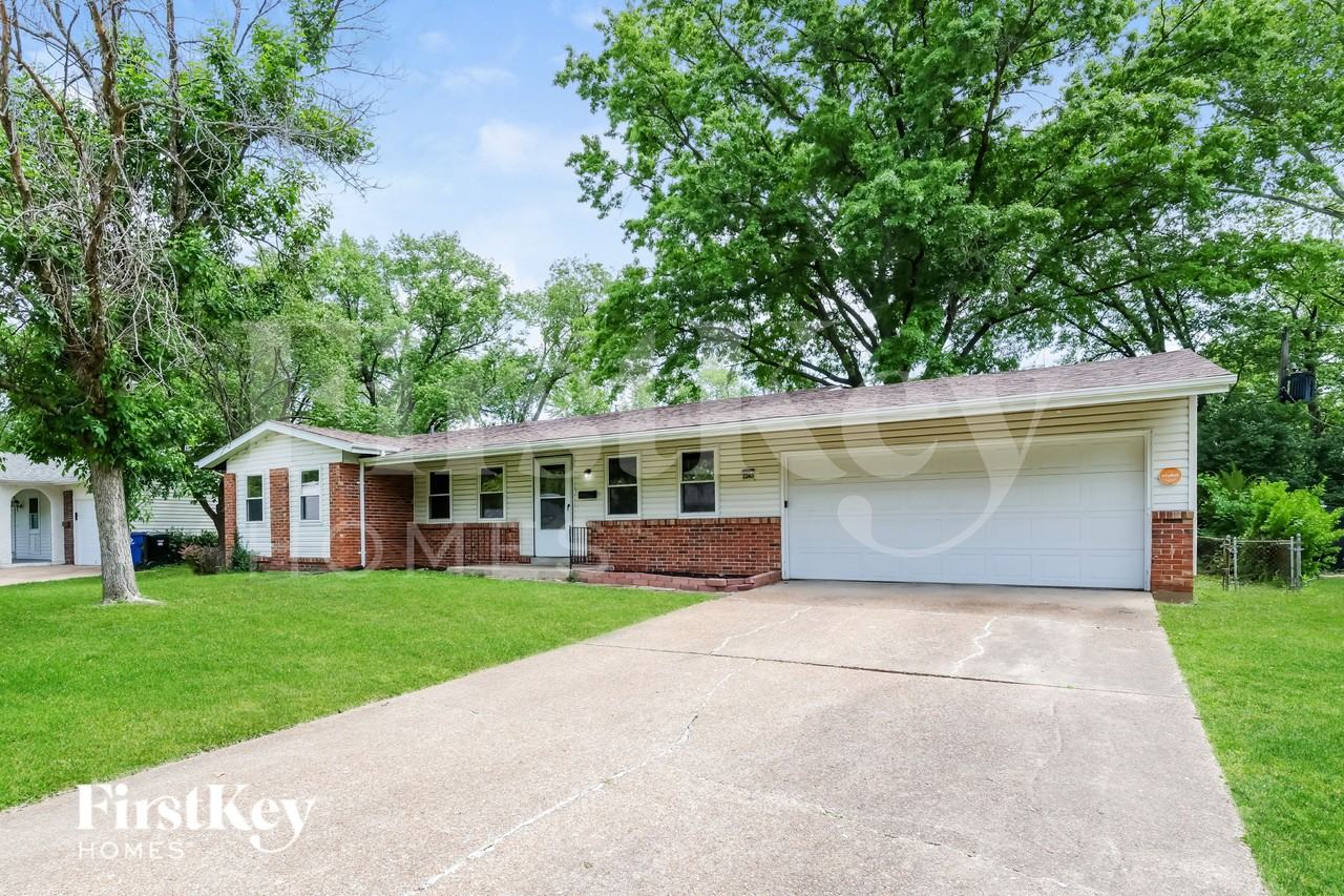 2240 Spoonwood Ln - Photo 2 of 16