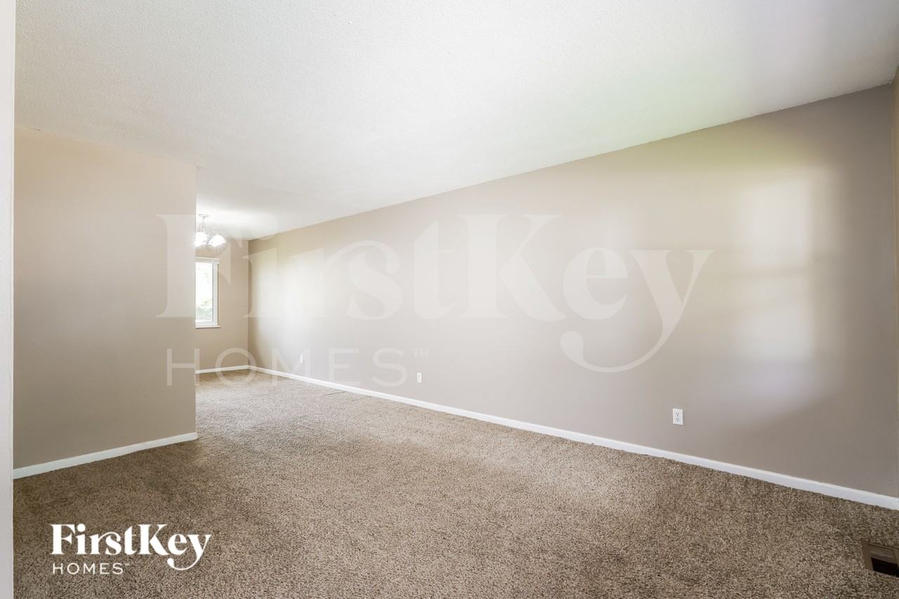 2240 Spoonwood Ln - Photo 3 of 16