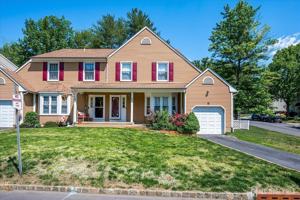 featured image of 7 Buttonwood Dr