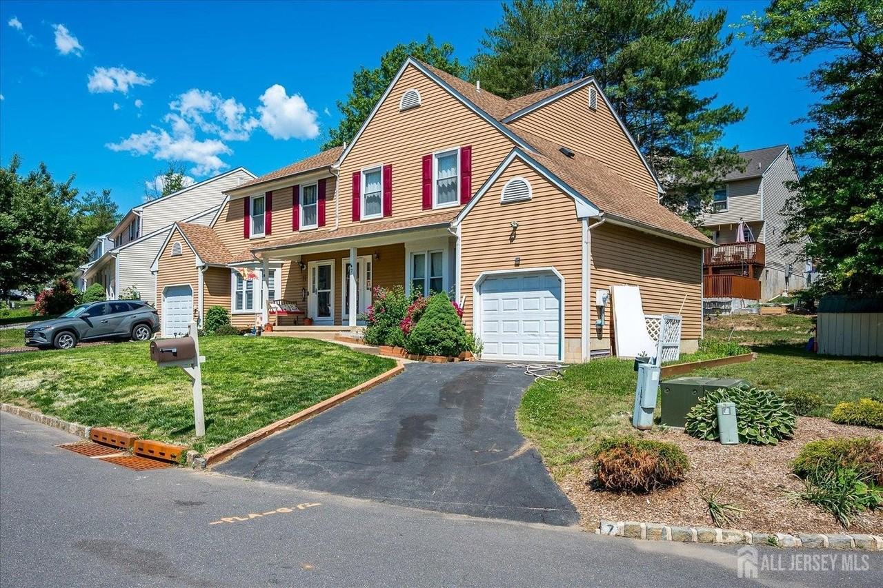 7 Buttonwood Dr - Photo 2 of 33