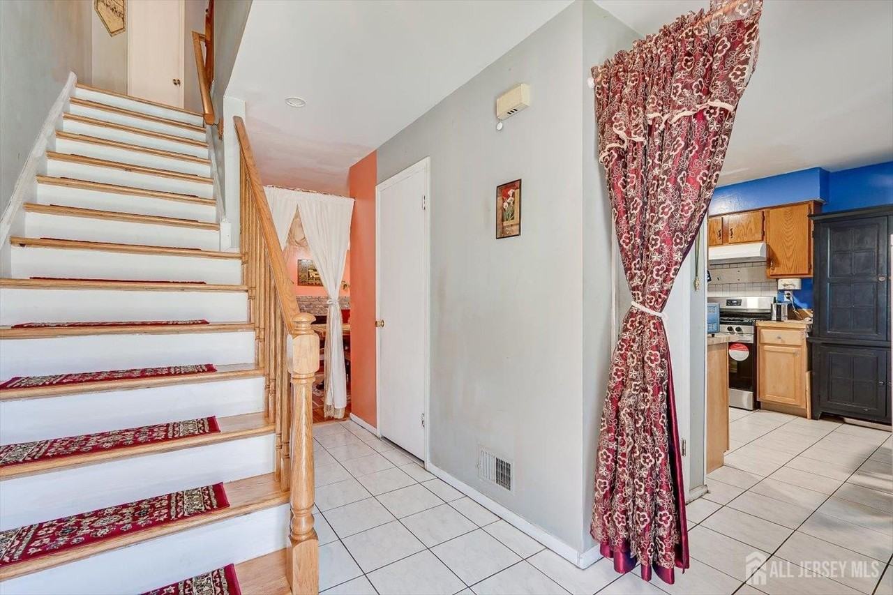7 Buttonwood Dr - Photo 4 of 33