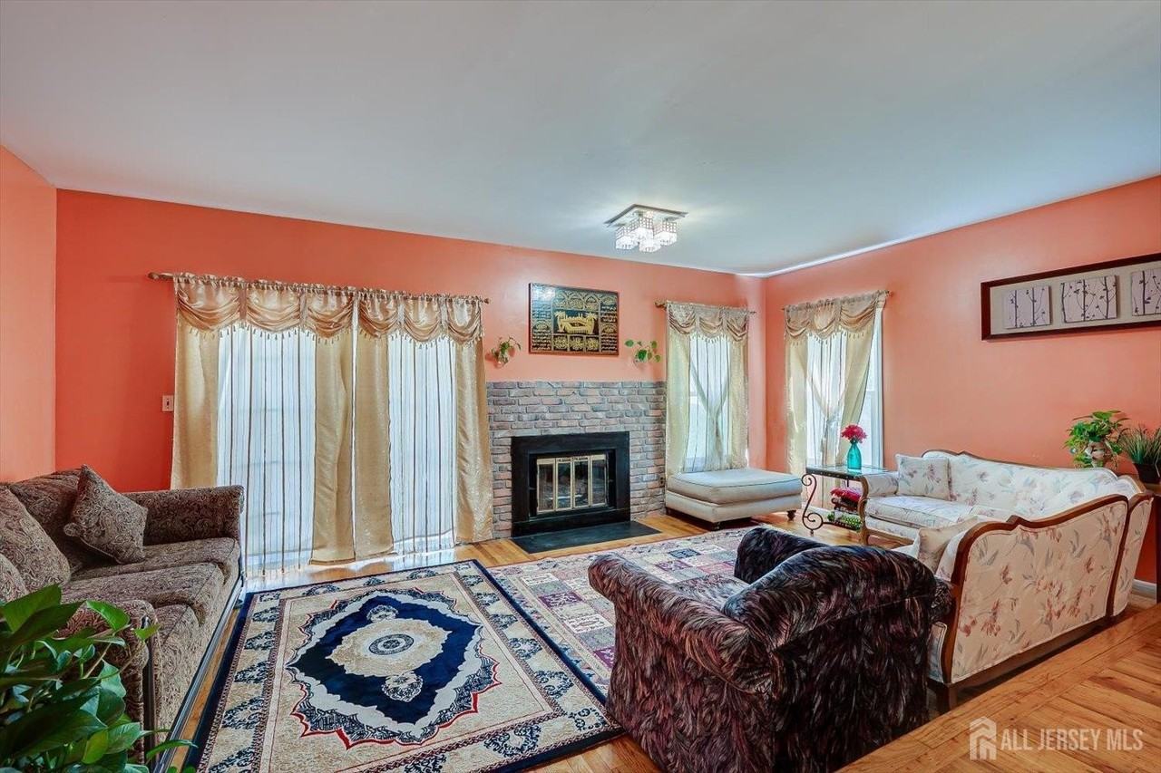 7 Buttonwood Dr - Photo 5 of 33