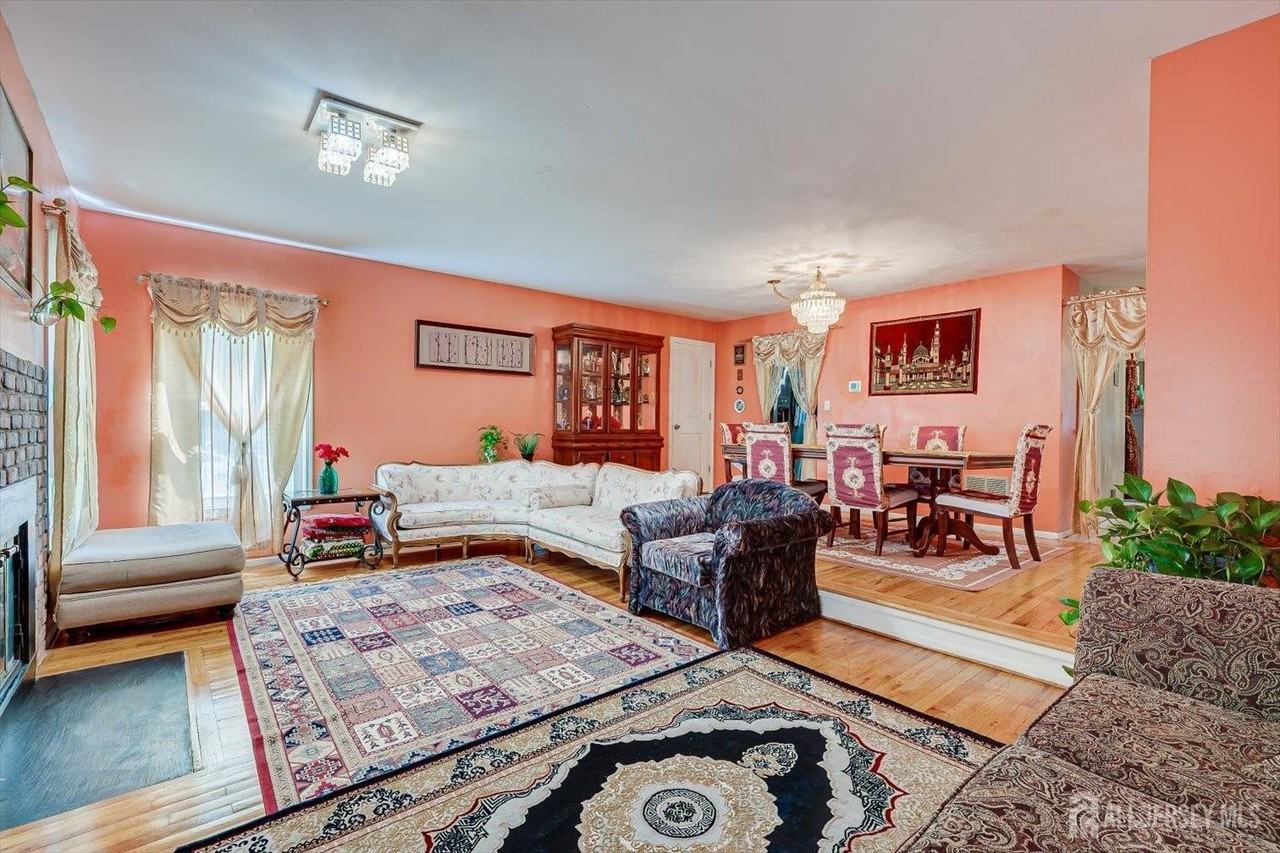 7 Buttonwood Dr - Photo 6 of 33