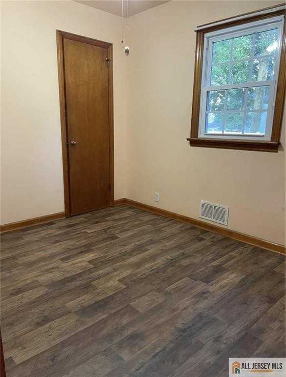 1601 W 7th St - Photo 5 of 14