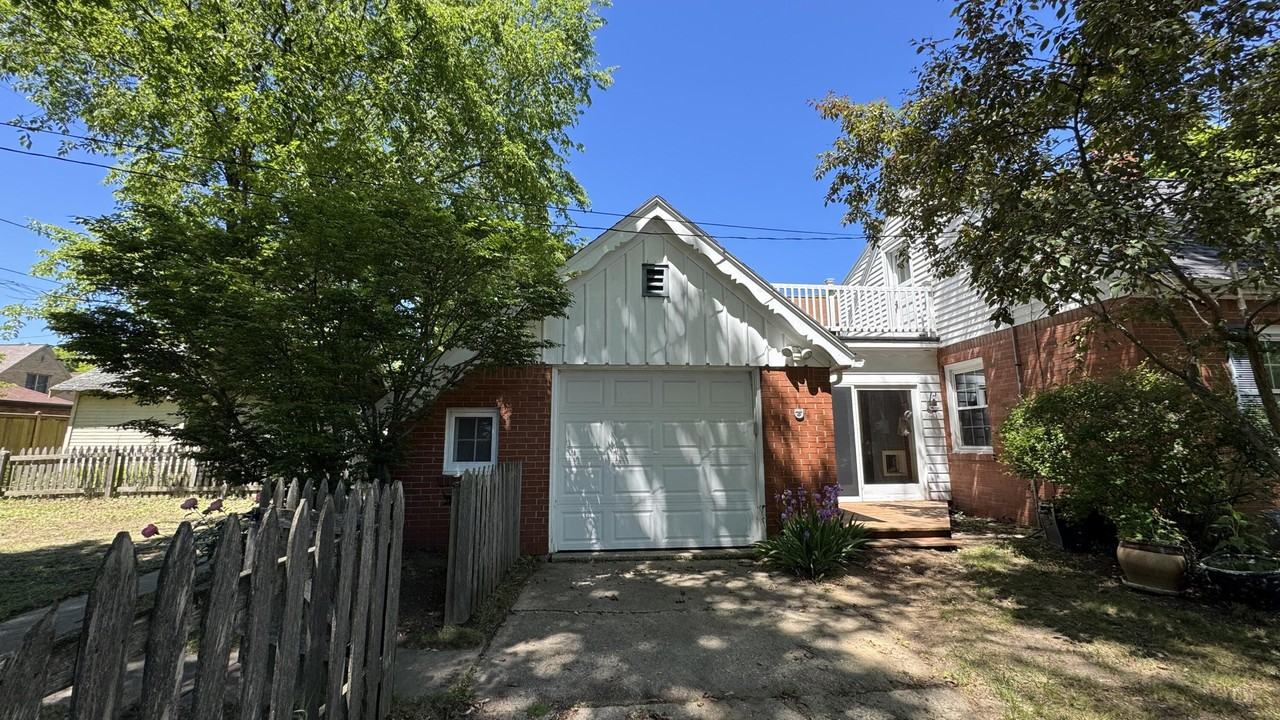 630 E Fairmount Ave - Photo 3 of 25