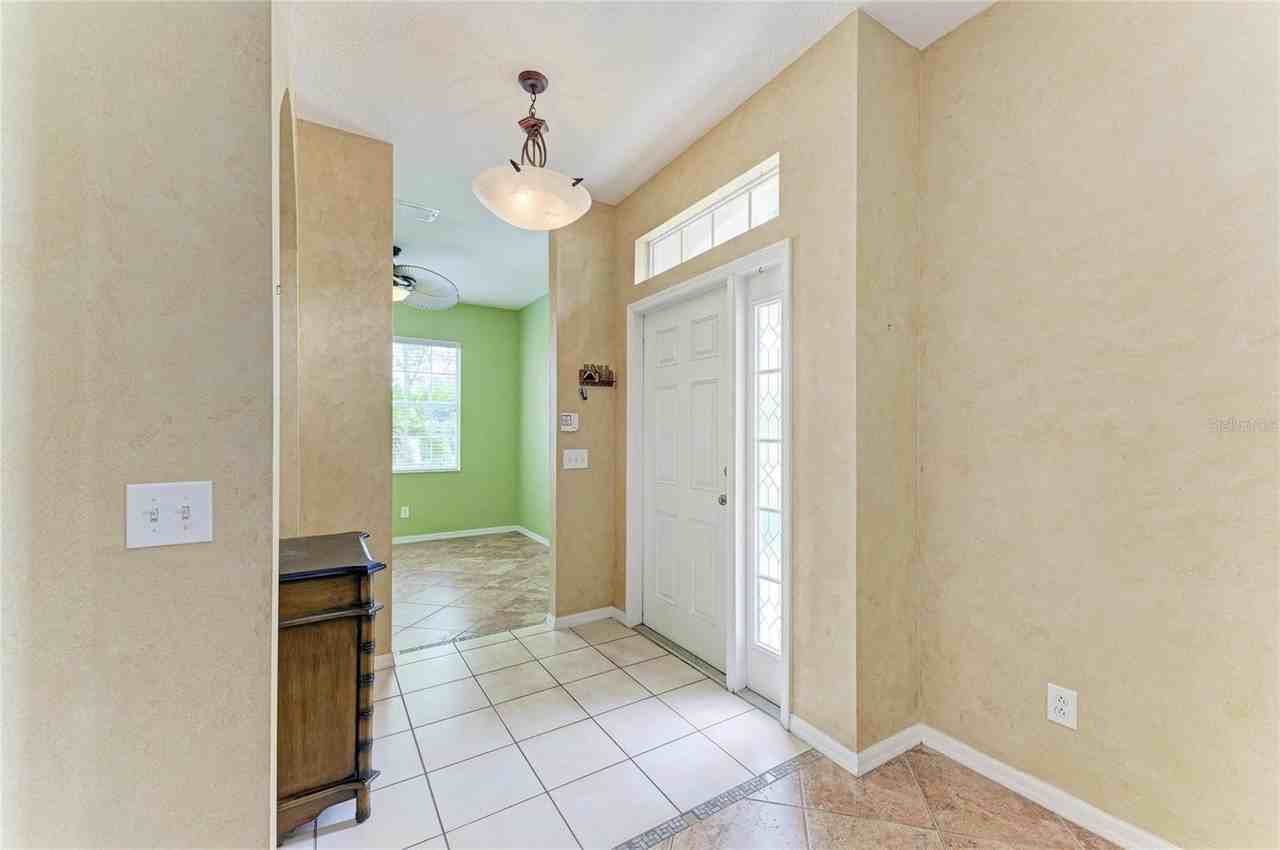 3931 Yellowstone Cir - Photo 5 of 36
