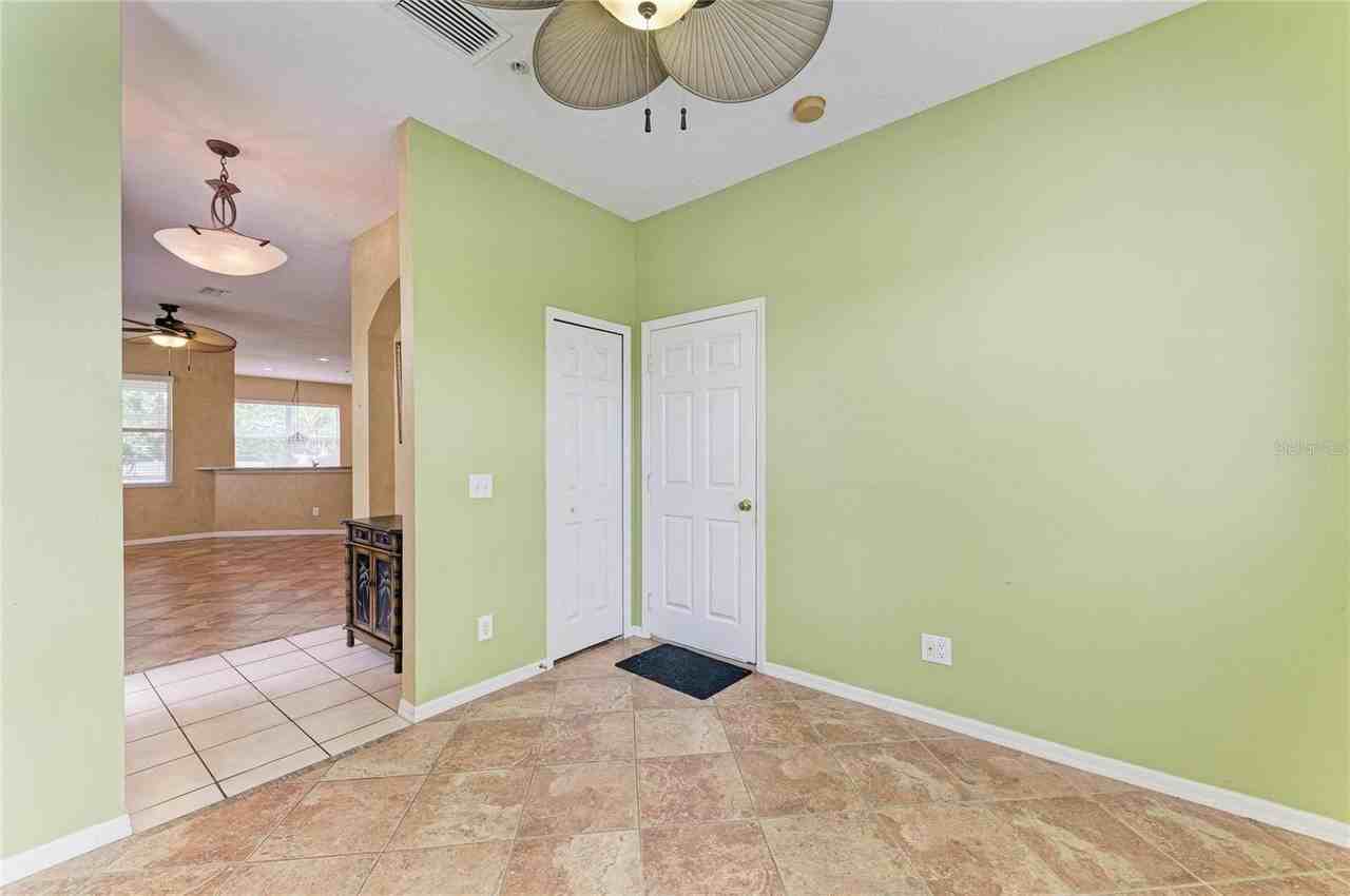 3931 Yellowstone Cir - Photo 6 of 36
