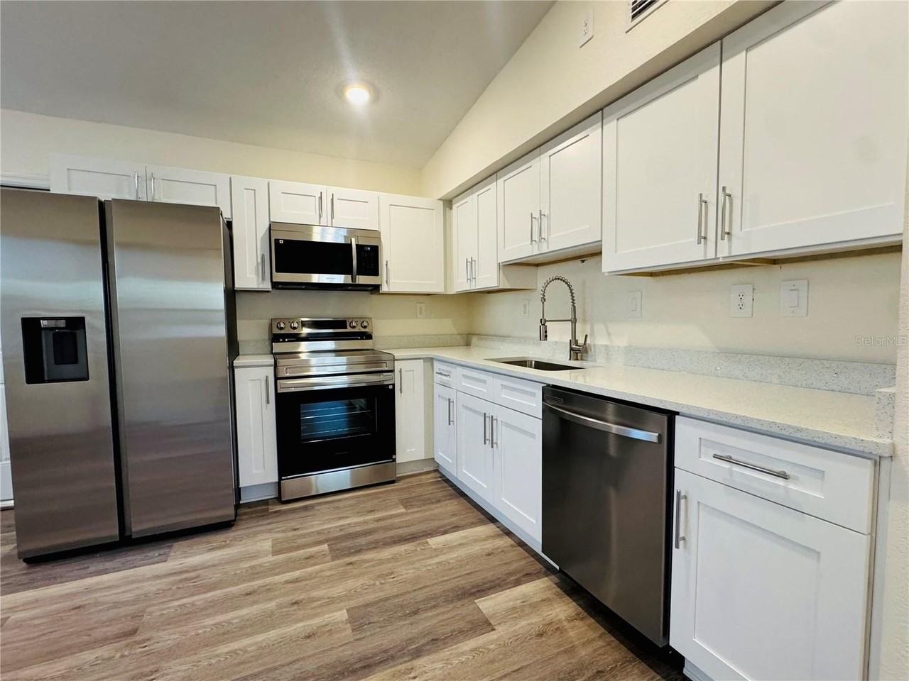 9805 N Myrtle St - Photo 3 of 9
