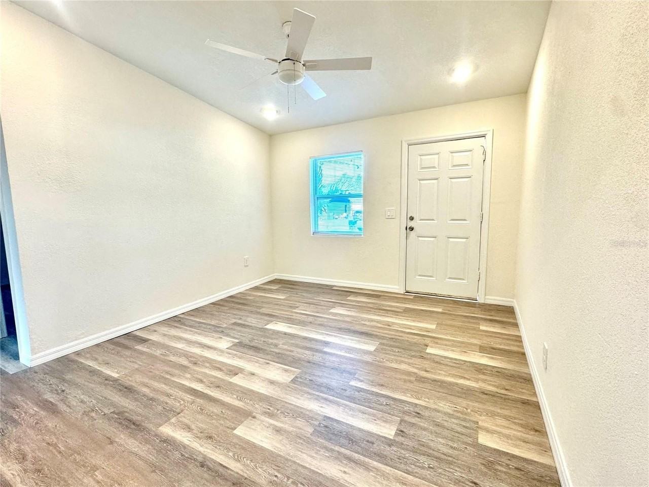 9805 N Myrtle St - Photo 4 of 9