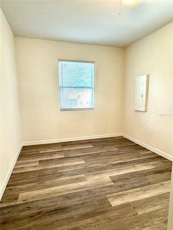 9805 N Myrtle St - Photo 7 of 9
