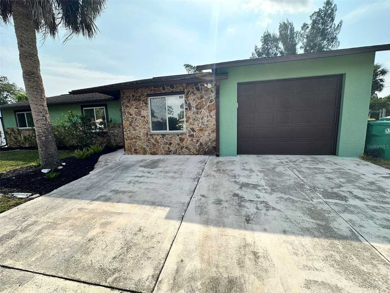 390 Kenova St - Photo 2 of 17