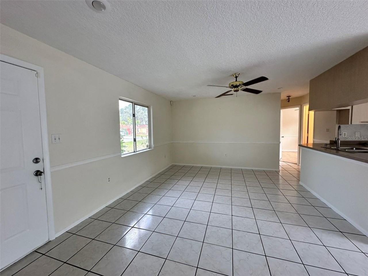 390 Kenova St - Photo 6 of 17