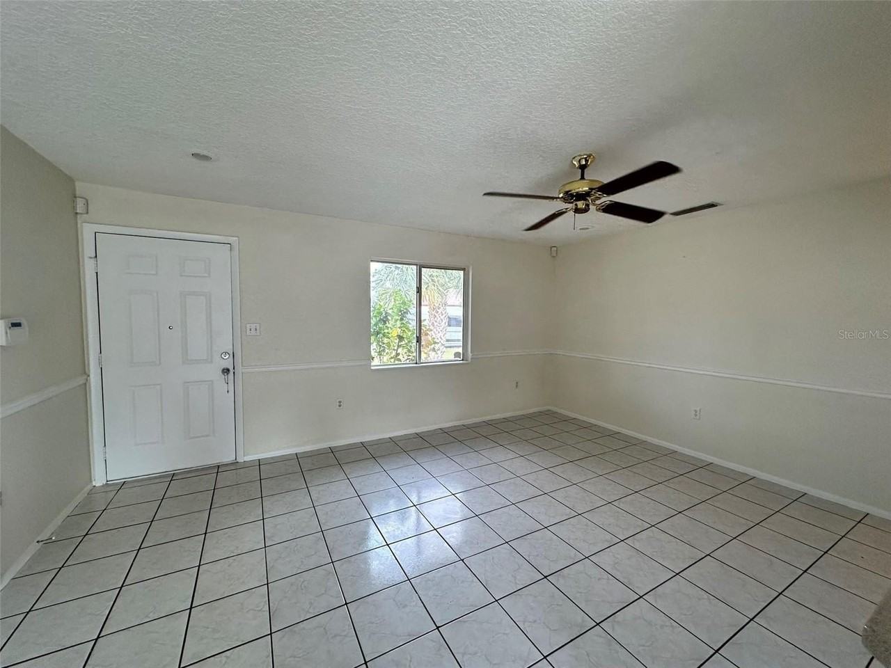 390 Kenova St - Photo 7 of 17