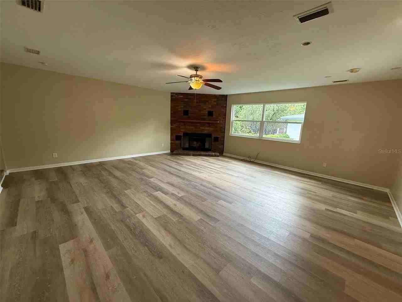 3537 Nw 49th Ave - Photo 3 of 11