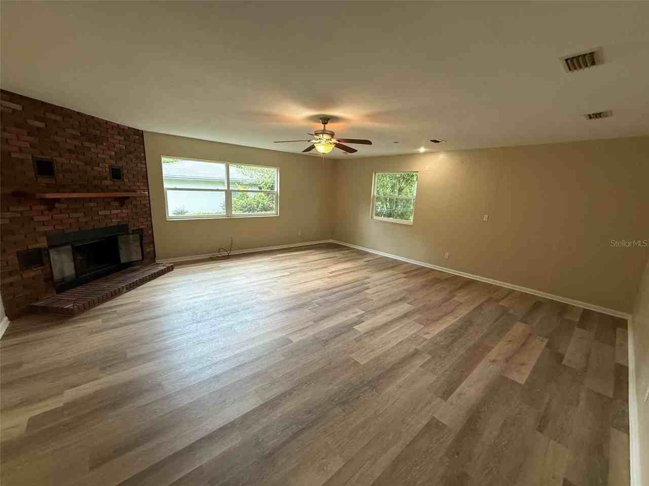 3537 Nw 49th Ave - Photo 4 of 11