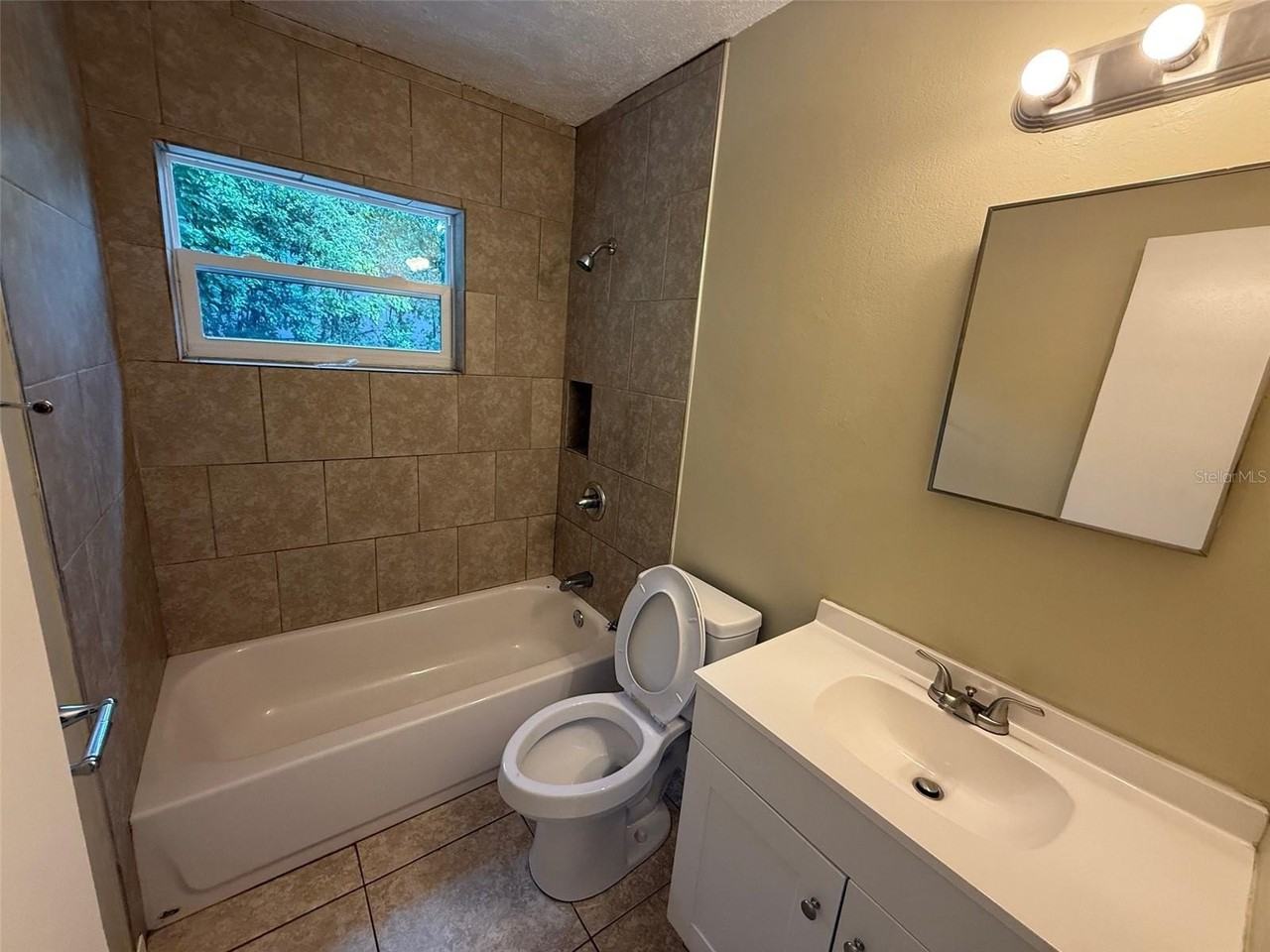 3537 Nw 49th Ave - Photo 7 of 11