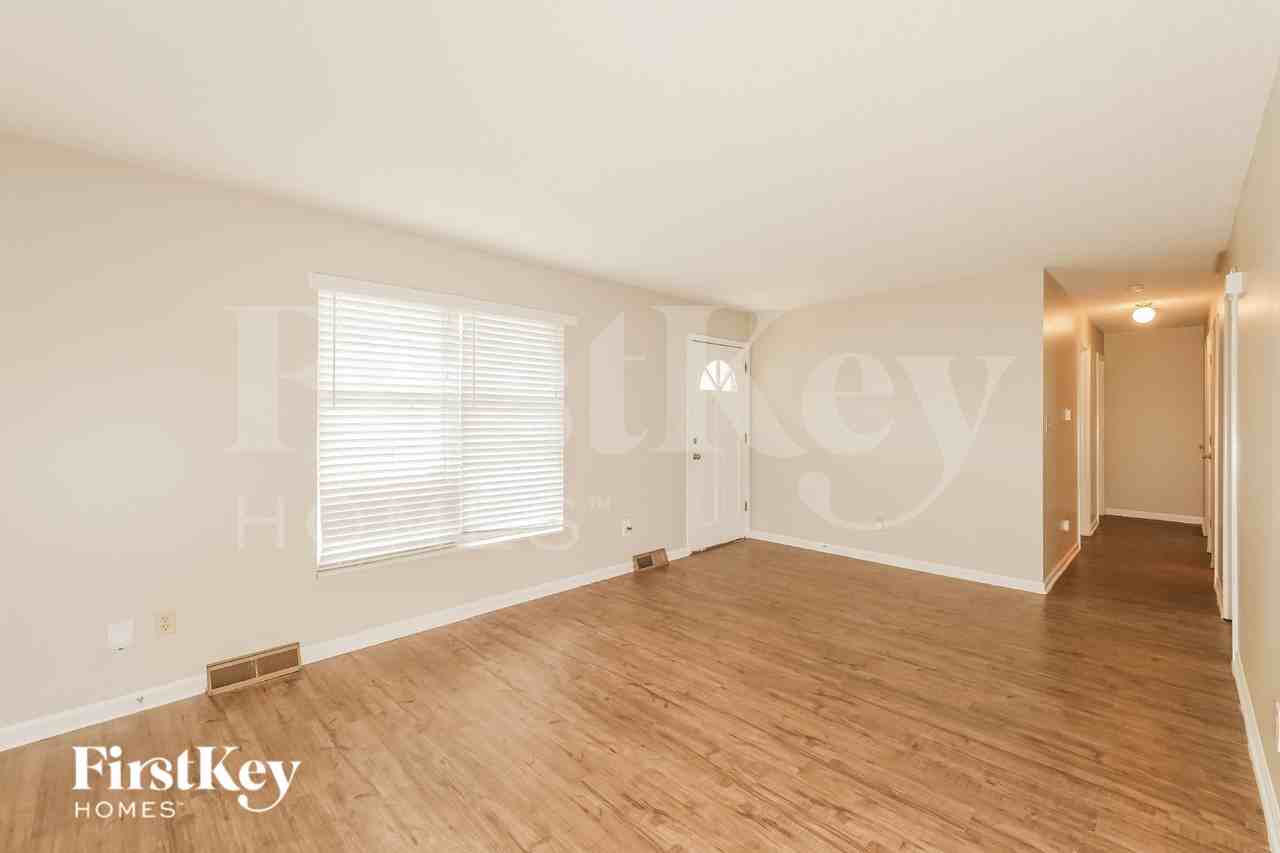 128 N 1st St - Photo 5 of 16