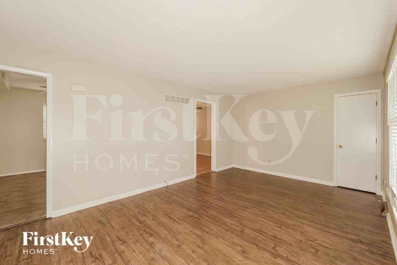 128 N 1st St - Photo 6 of 16
