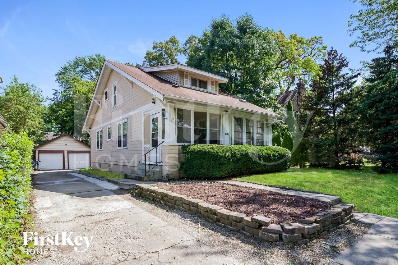 1217 Hickory St - Photo 2 of 15