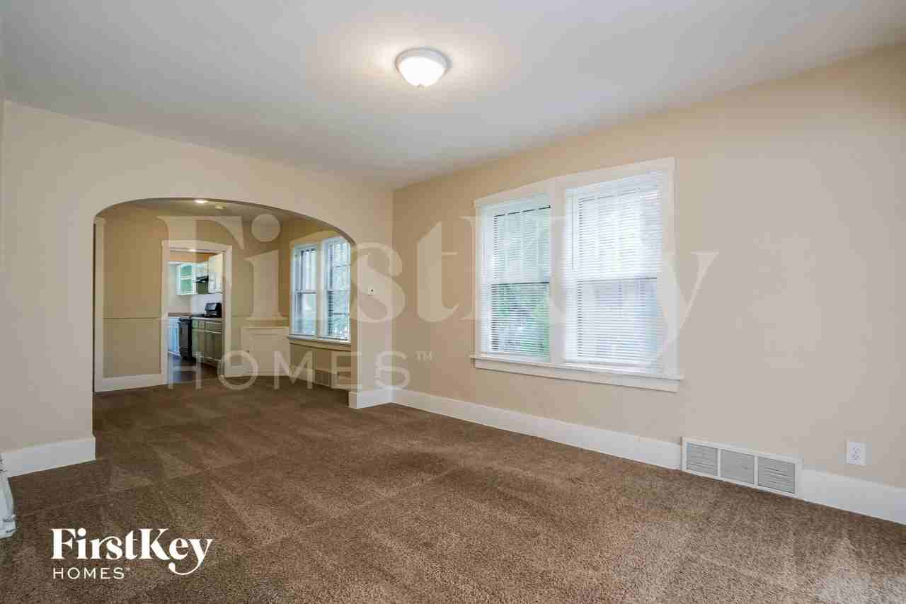 1217 Hickory St - Photo 3 of 15