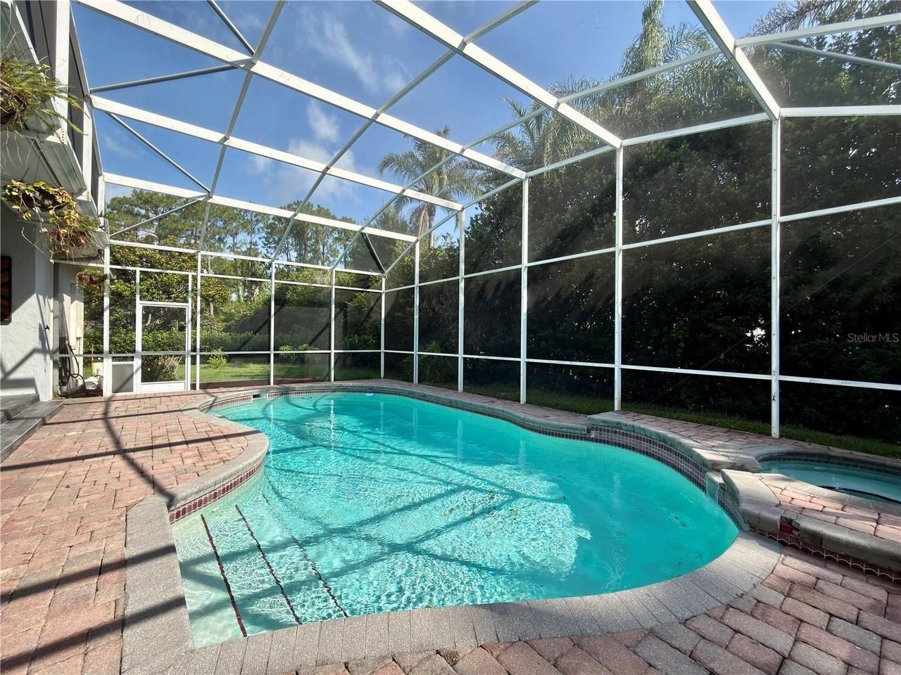 10341 Cypress Isle Ct - Photo 5 of 35