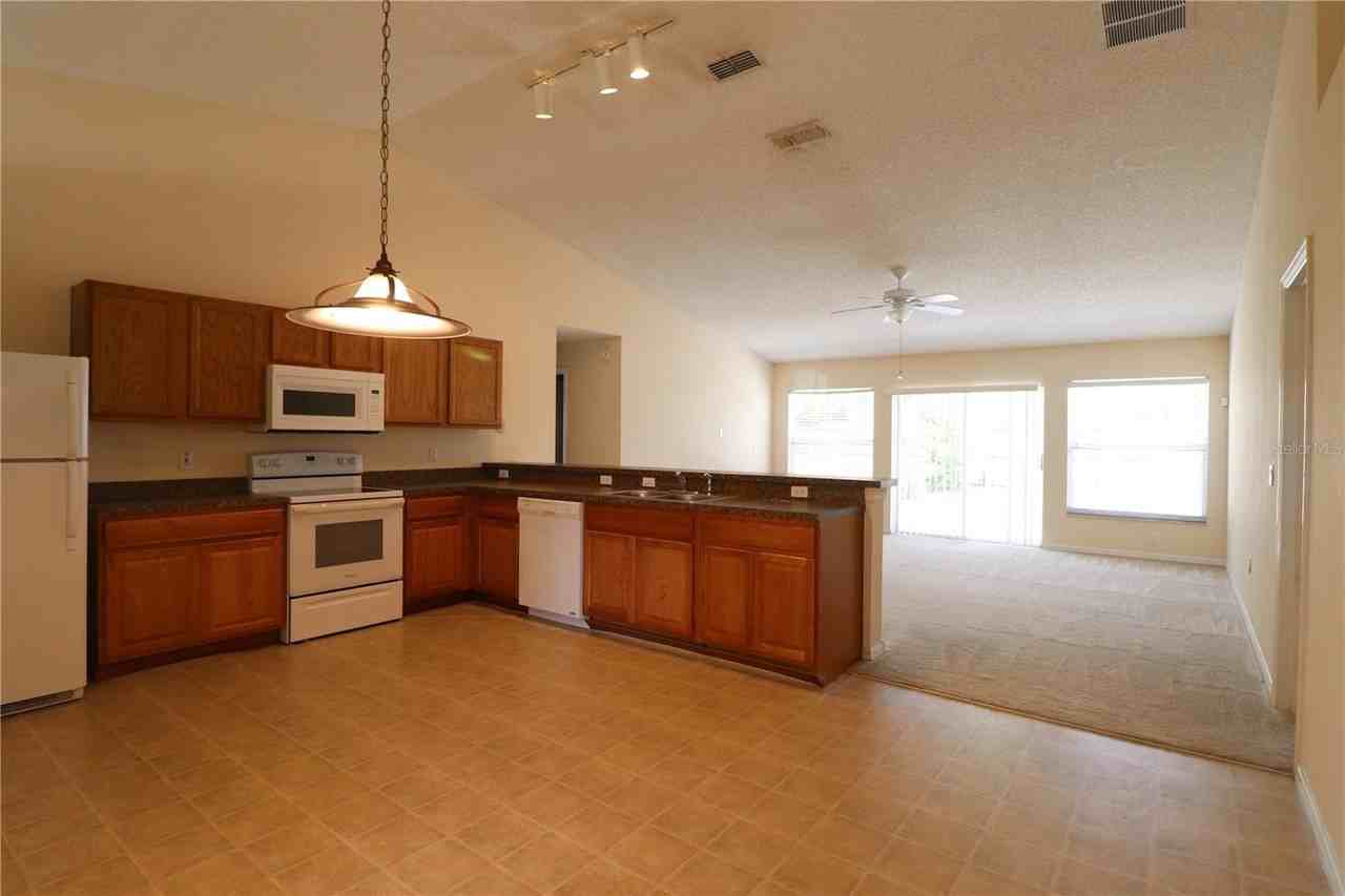 1386 Fallwood Dr - Photo 4 of 10