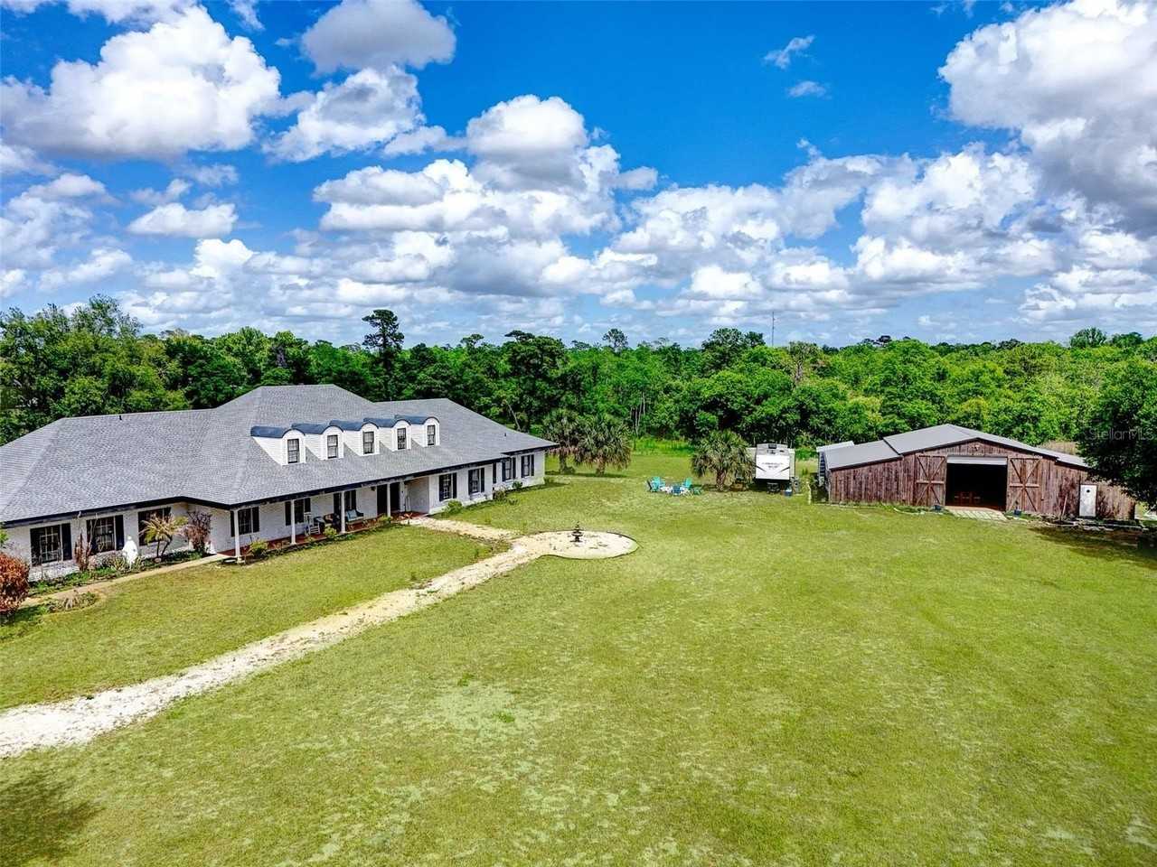 5750 Oak Hollow Ln - Photo 6 of 50