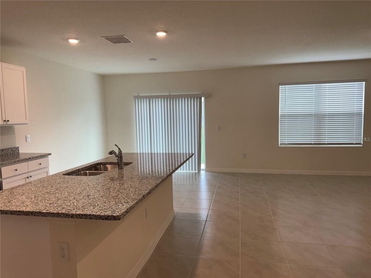 2572 Tulip Dr - Photo 2 of 16