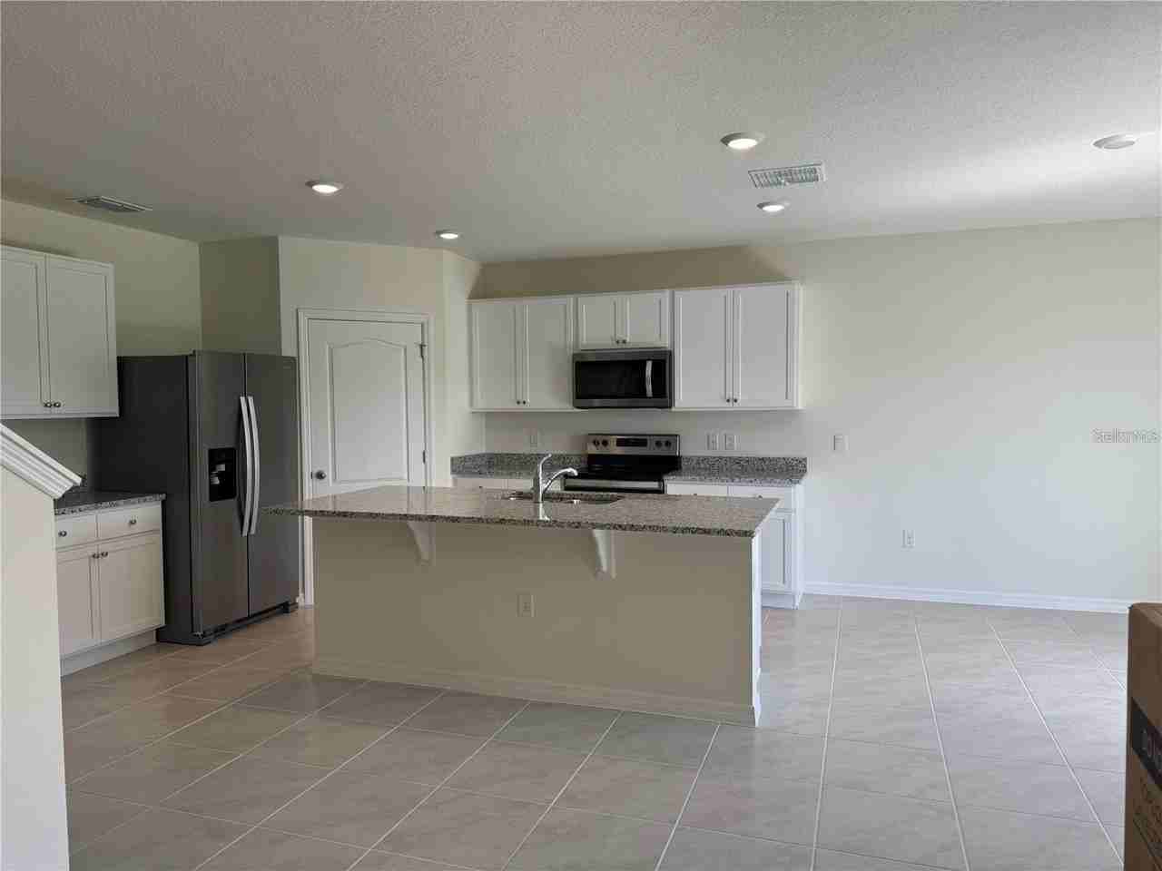 2572 Tulip Dr - Photo 3 of 16